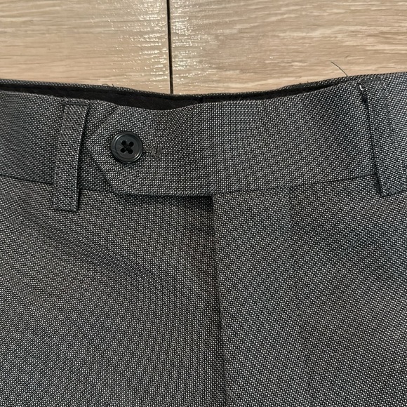 Grey Tailored Suit Brand: Beverly Hills Polo Club Suit Size: 38R Pant Size: 32WR - Picture 9 of 13